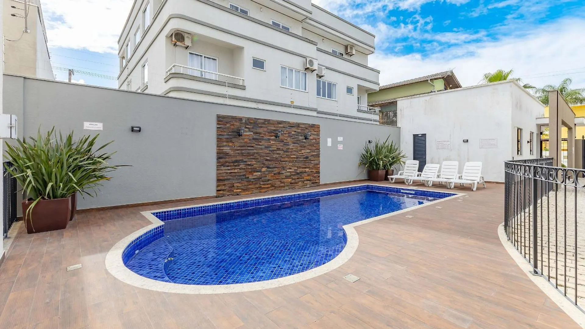 Aconchegante Apartamento Em Condominio Com Piscina Bombinhas