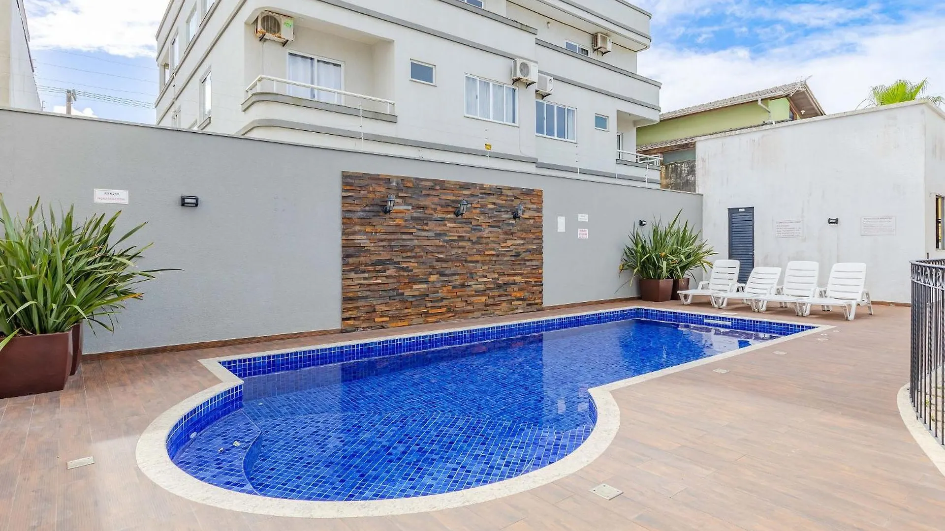 Aconchegante Apartamento Em Condominio Com Piscina Bombinhas Brasil